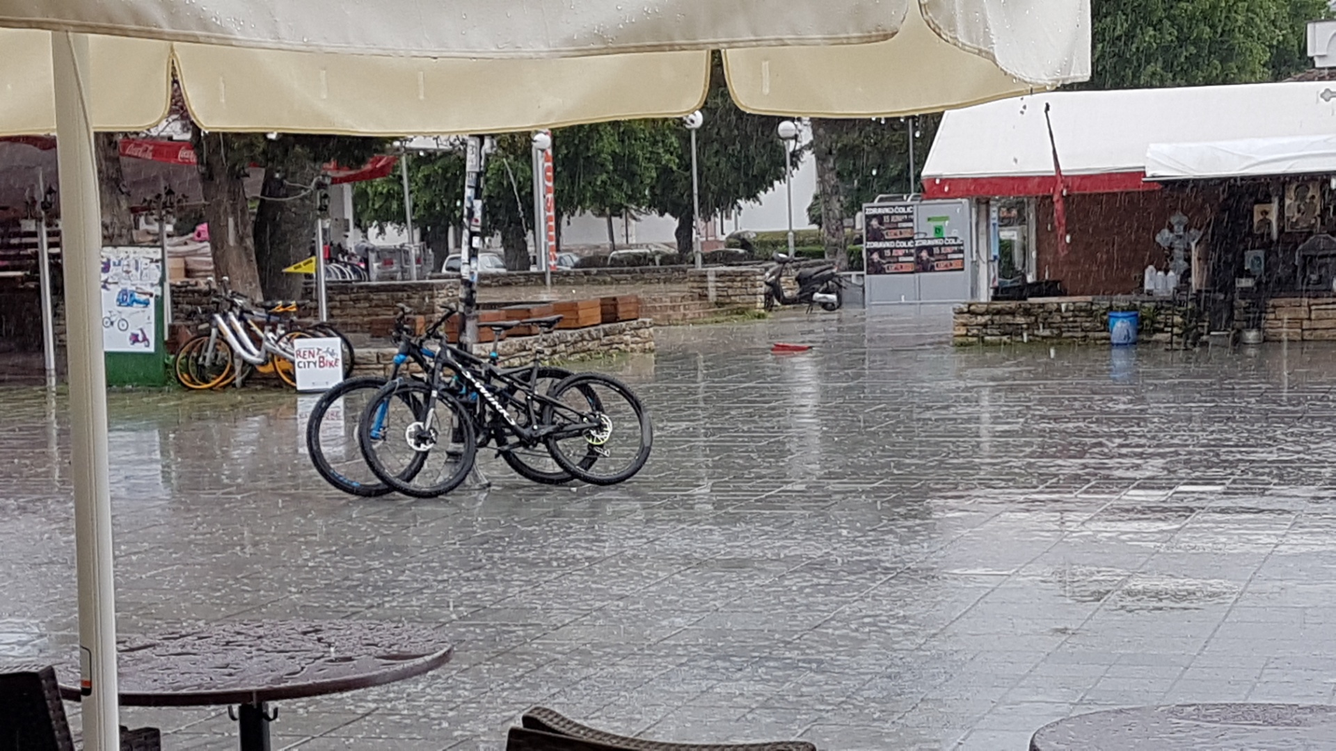 Von der Traufe in den Regen